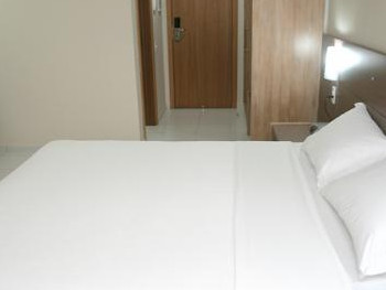Stop Way Hotel