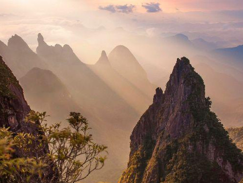 Parque Nacional da Serra dos Órgãos - Um destino imperdível para amantes da natureza e aventura